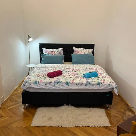 Schaeffer Palace Apartment *