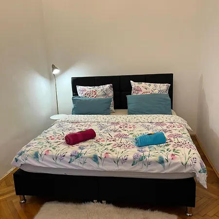 Schaeffer Palace Apartment *